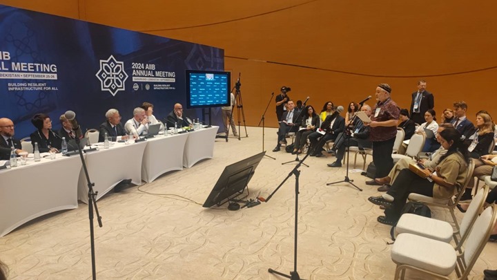 RwB Coordinator, Eugene Simonov addresses the AIIB President Jin at the meeting between CSOs and the AIIB Management. Photo: Rogun Alert Coalition.